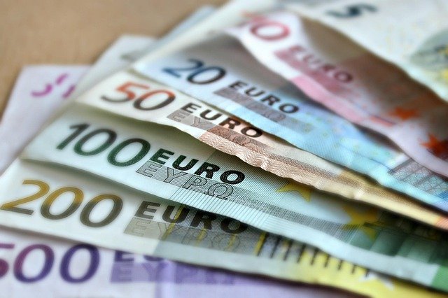 si può vivere con 1000 euro al mese